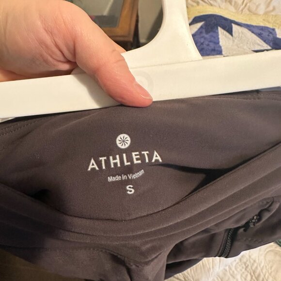 EUC Athleta Stellar Tight in Espresso - Small - MAKE AN OFFER - Picture 6 of 6